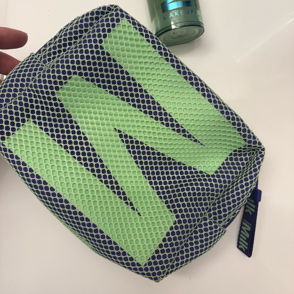 BNWB Milk Makeup hydro primer unused + makeup bag - Picture 4 of 6